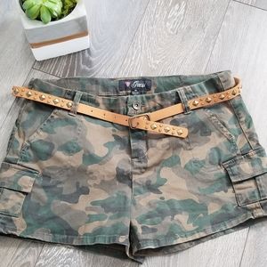 Guess Camouflage Short shorts Size 30